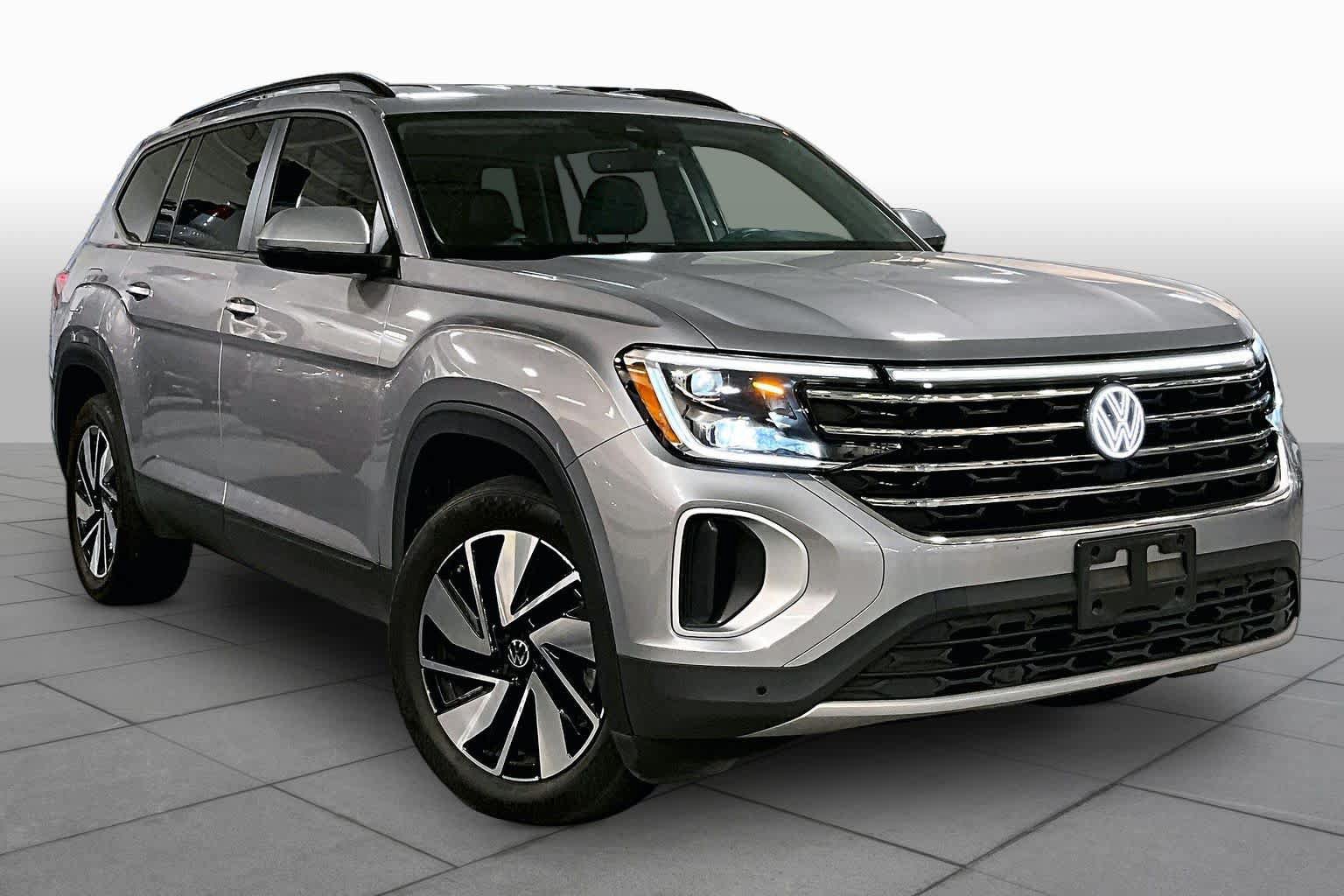 Used 2024 Volkswagen Atlas SE FWD image 3