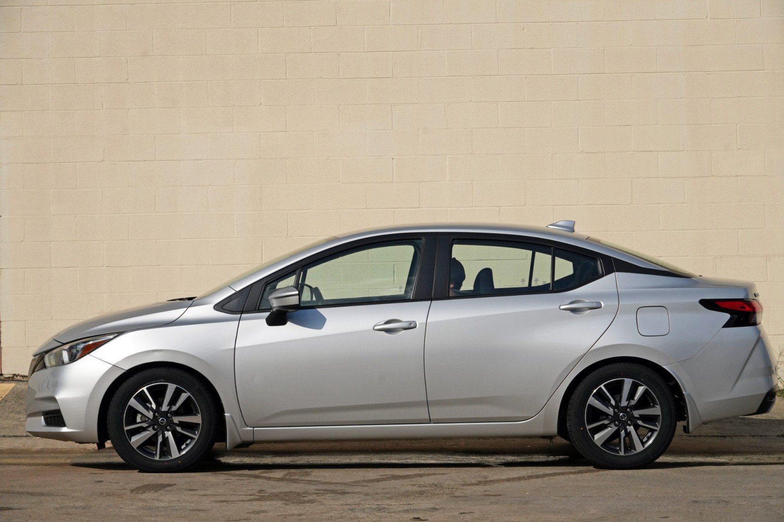 Used 2021 Nissan Versa SV FWD image 8