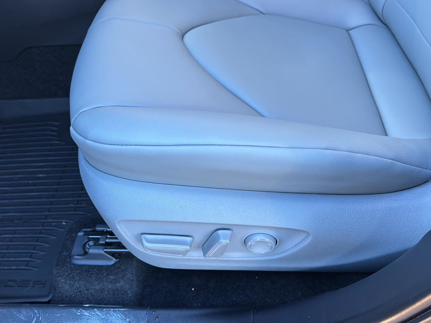 New 2026 Toyota Highlander XLE image 28