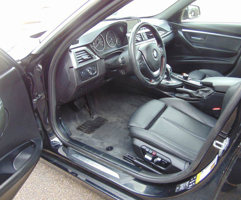 Used 2018 BMW 330i xDrive Sedan w/ Convenience Package AWD/4WD image 2