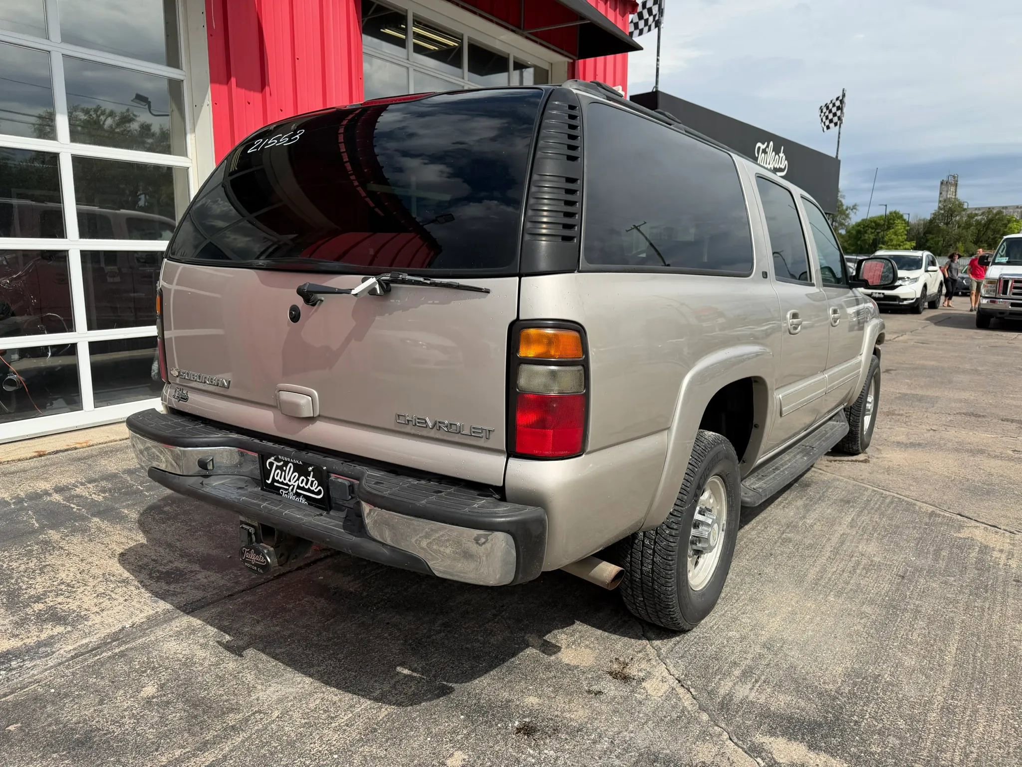 Used 2005 Chevrolet Suburban 2500 LT w/ Preferred Equipment Group AWD/4WD image 7