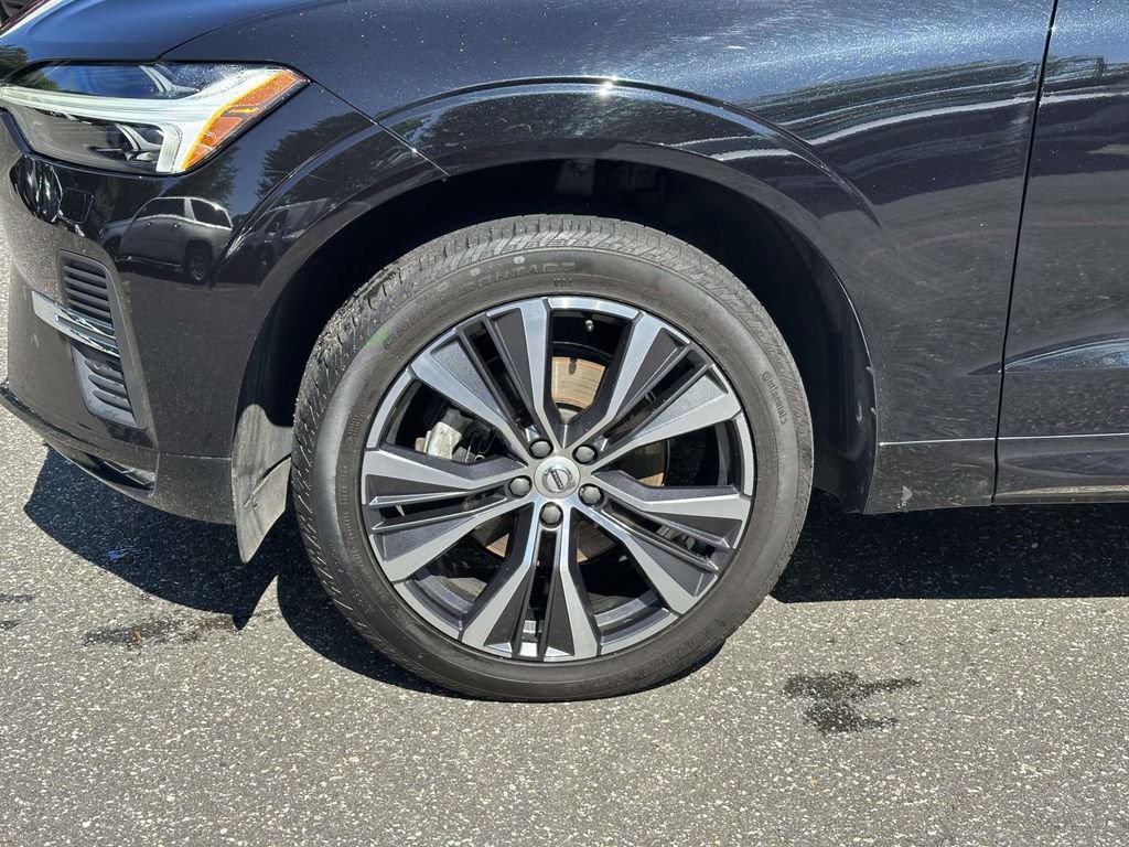 Used 2022 Volvo XC60 B5 Momentum w/ Climate Package AWD/4WD image 12