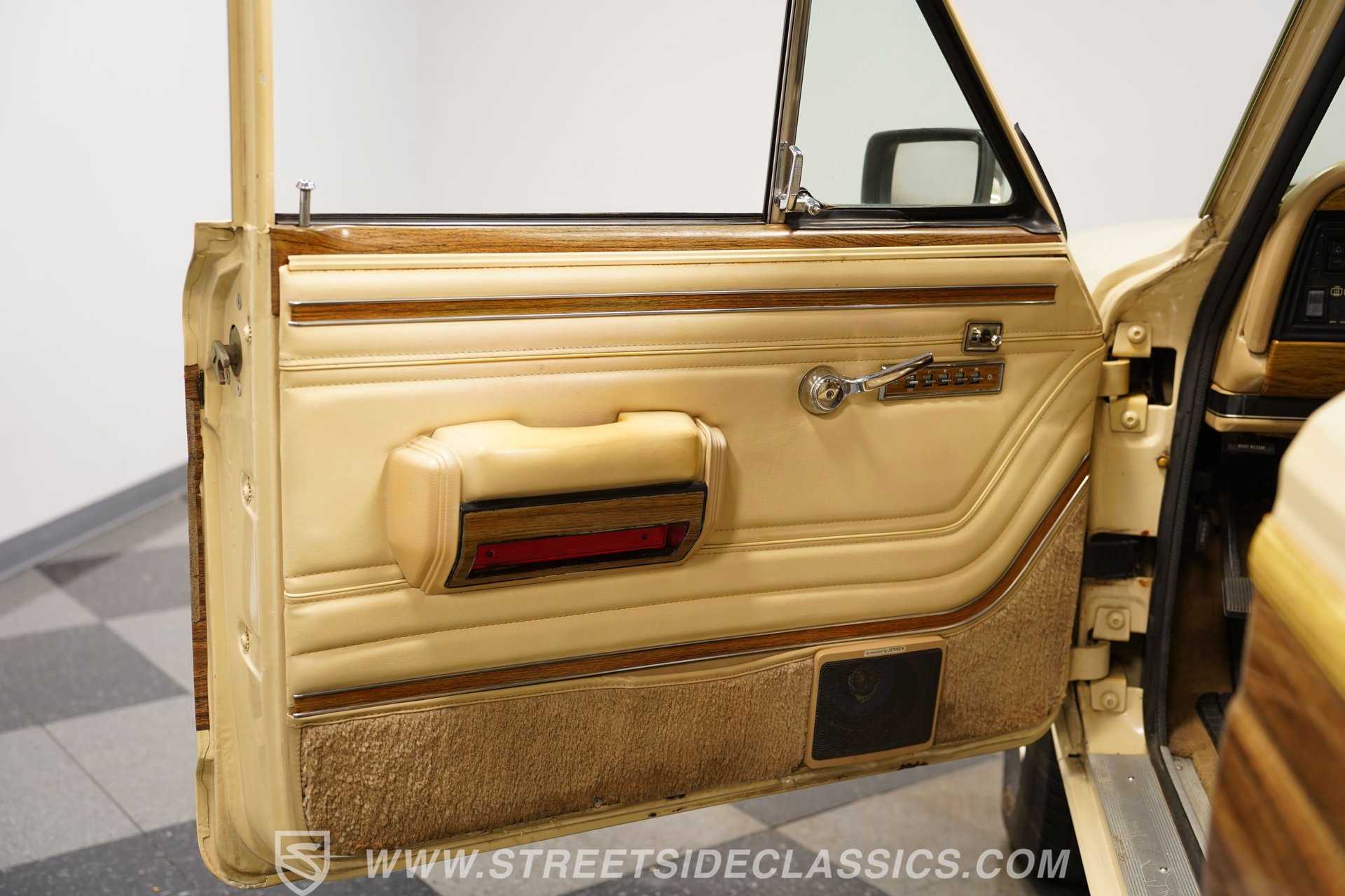 Used 1989 Jeep Grand Wagoneer AWD/4WD image 37