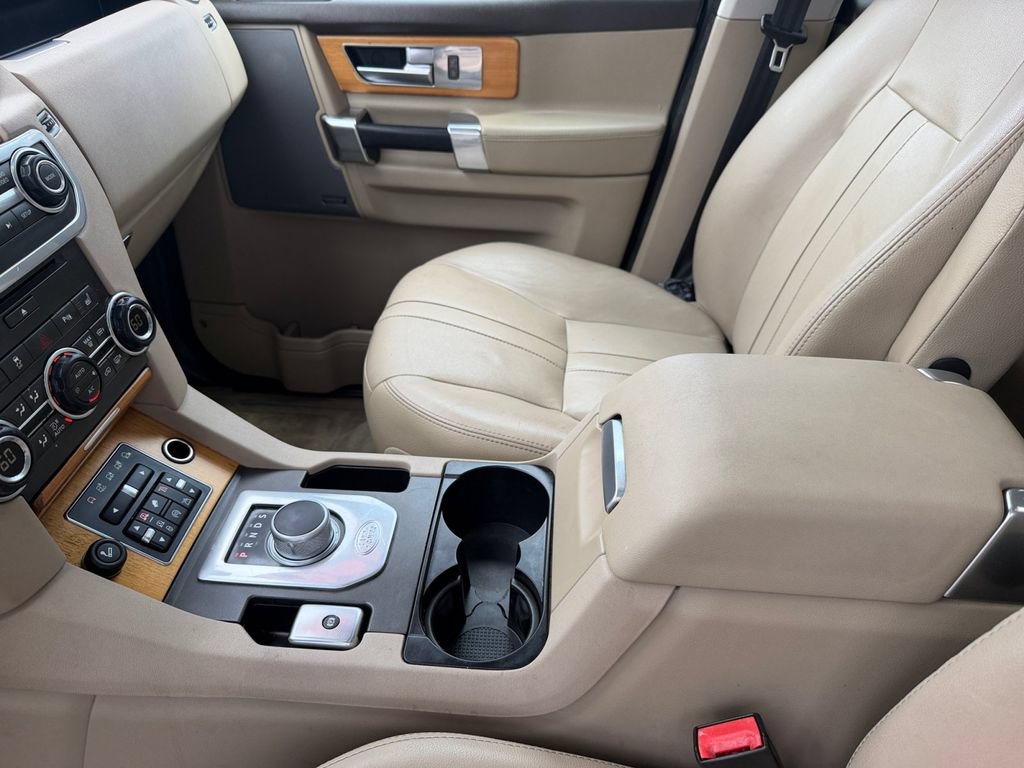 Used 2015 Land Rover LR4 HSE AWD/4WD image 13