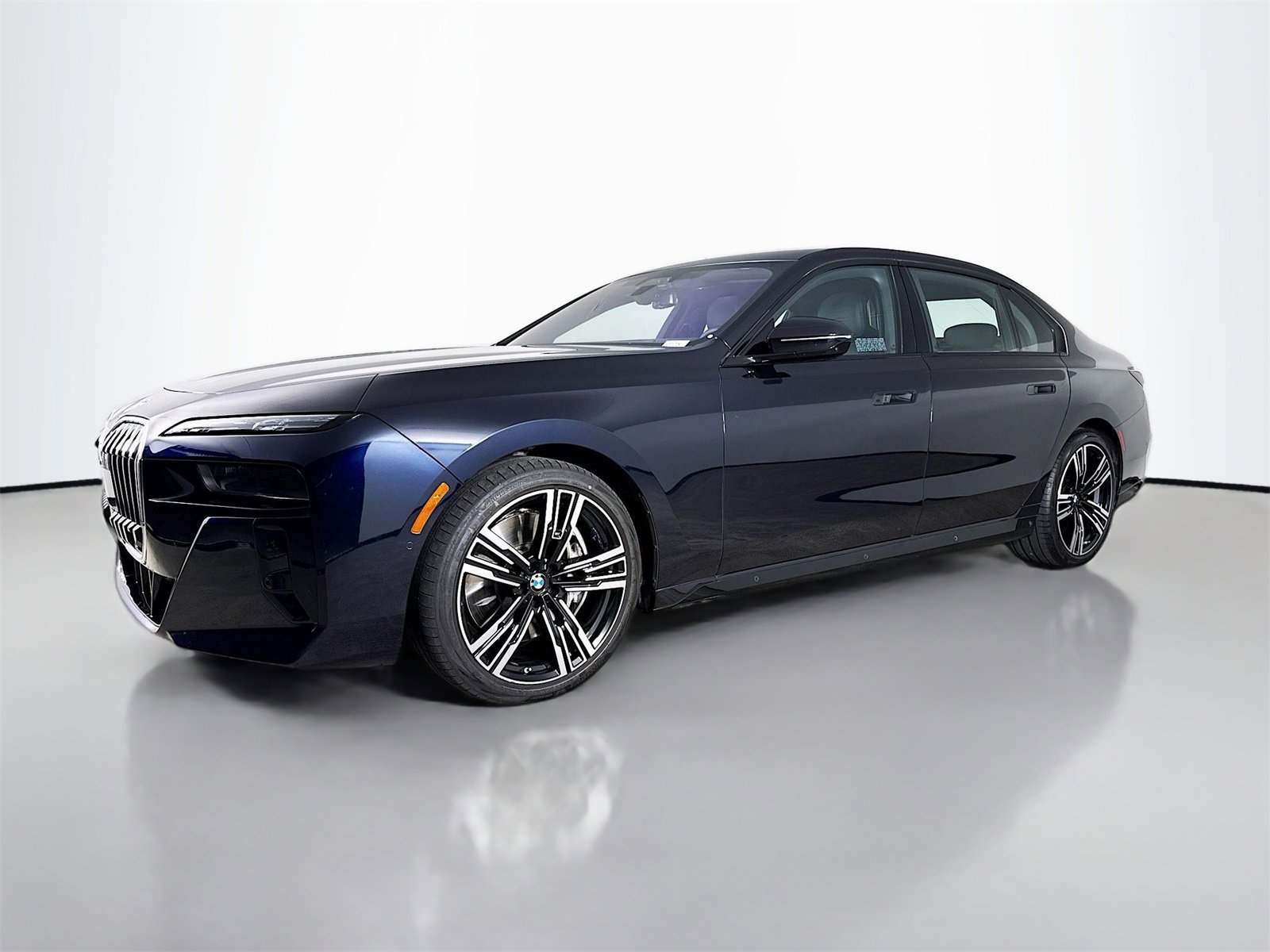 Certified 2023 BMW 760i xDrive w/ Executive Package image 3