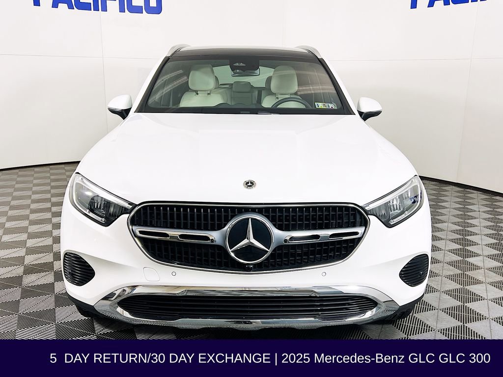 Used 2025 Mercedes-Benz GLC 300 4MATIC image 2