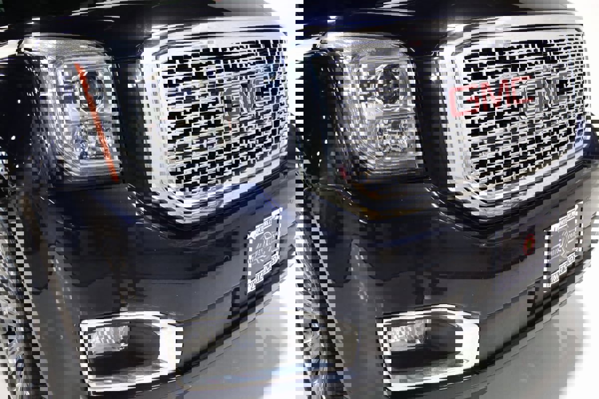 Used 2017 GMC Yukon SLT image 24