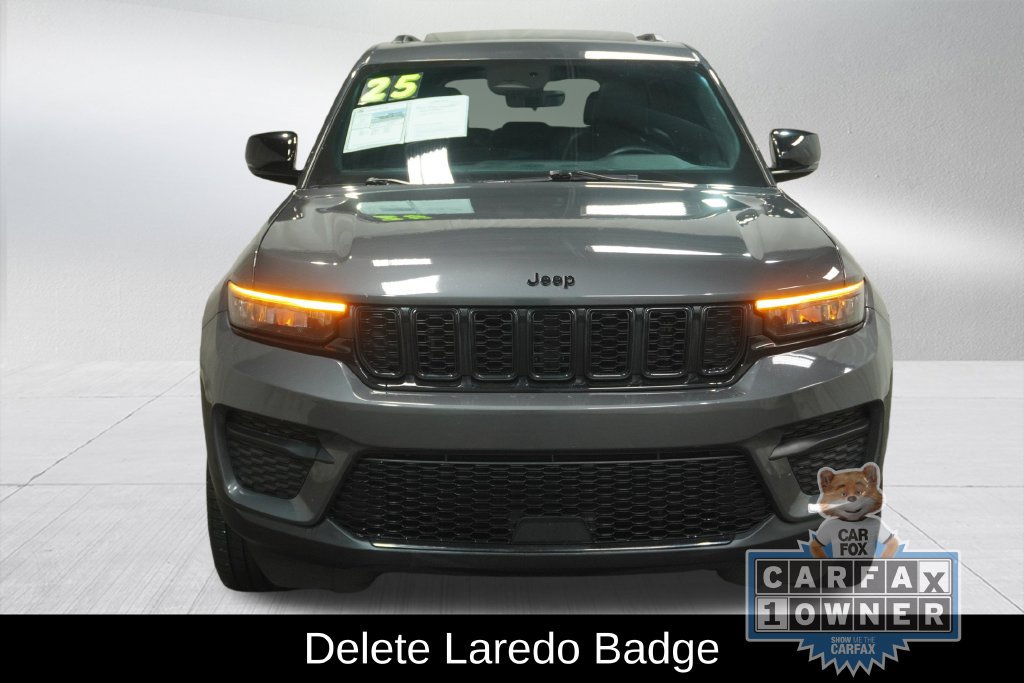 Used 2025 Jeep Grand Cherokee Altitude AWD/4WD image 12