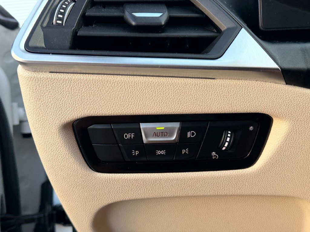 Used 2023 BMW 330i Sedan w/ Premium Package RWD image 27