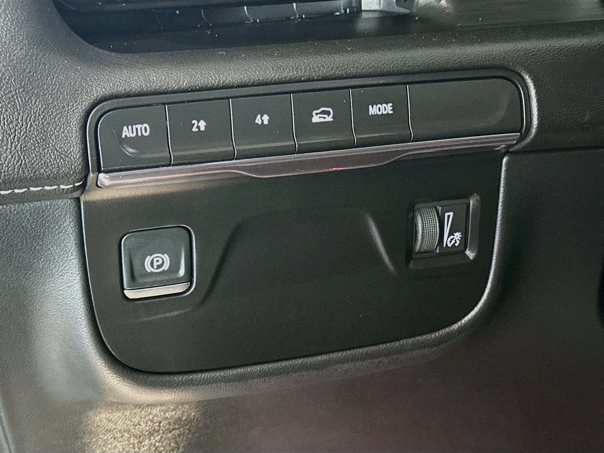 Certified 2024 Cadillac Escalade Premium Luxury AWD/4WD image 9