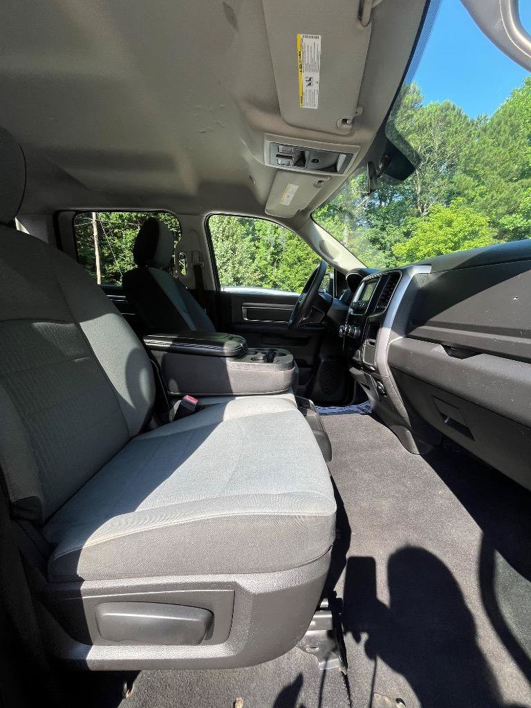 Used 2021 RAM 1500 Classic SLT RWD image 34