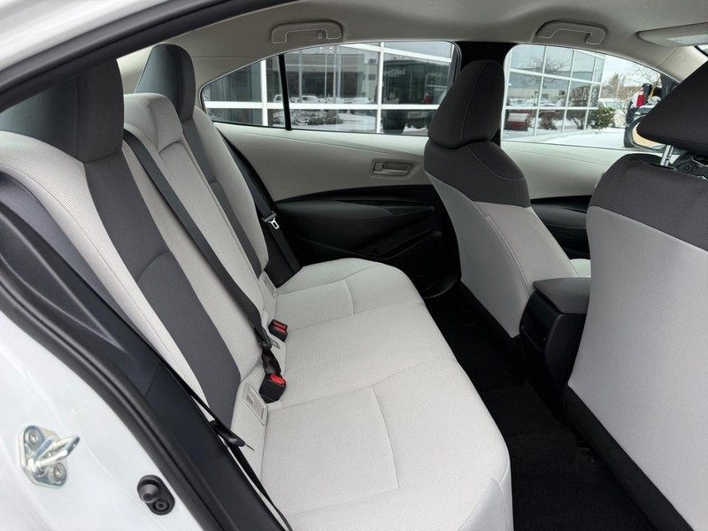 Used 2022 Toyota Corolla LE image 12