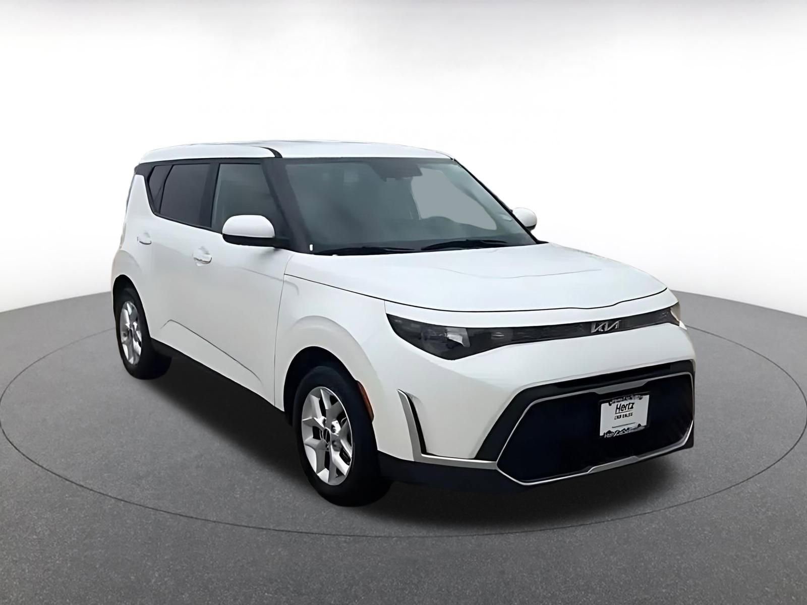 Used 2025 Kia Soul LX w/ LX Technology Package FWD image 3