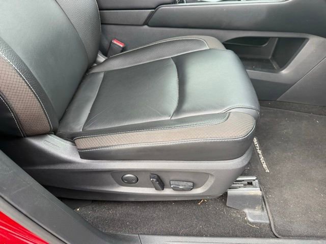 Used 2023 Nissan Pathfinder SL AWD/4WD image 11
