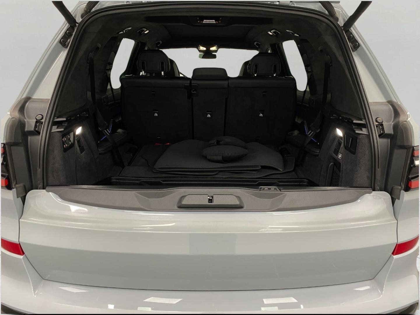 Certified 2025 BMW X7 M60i w/ Climate Comfort Package image 5