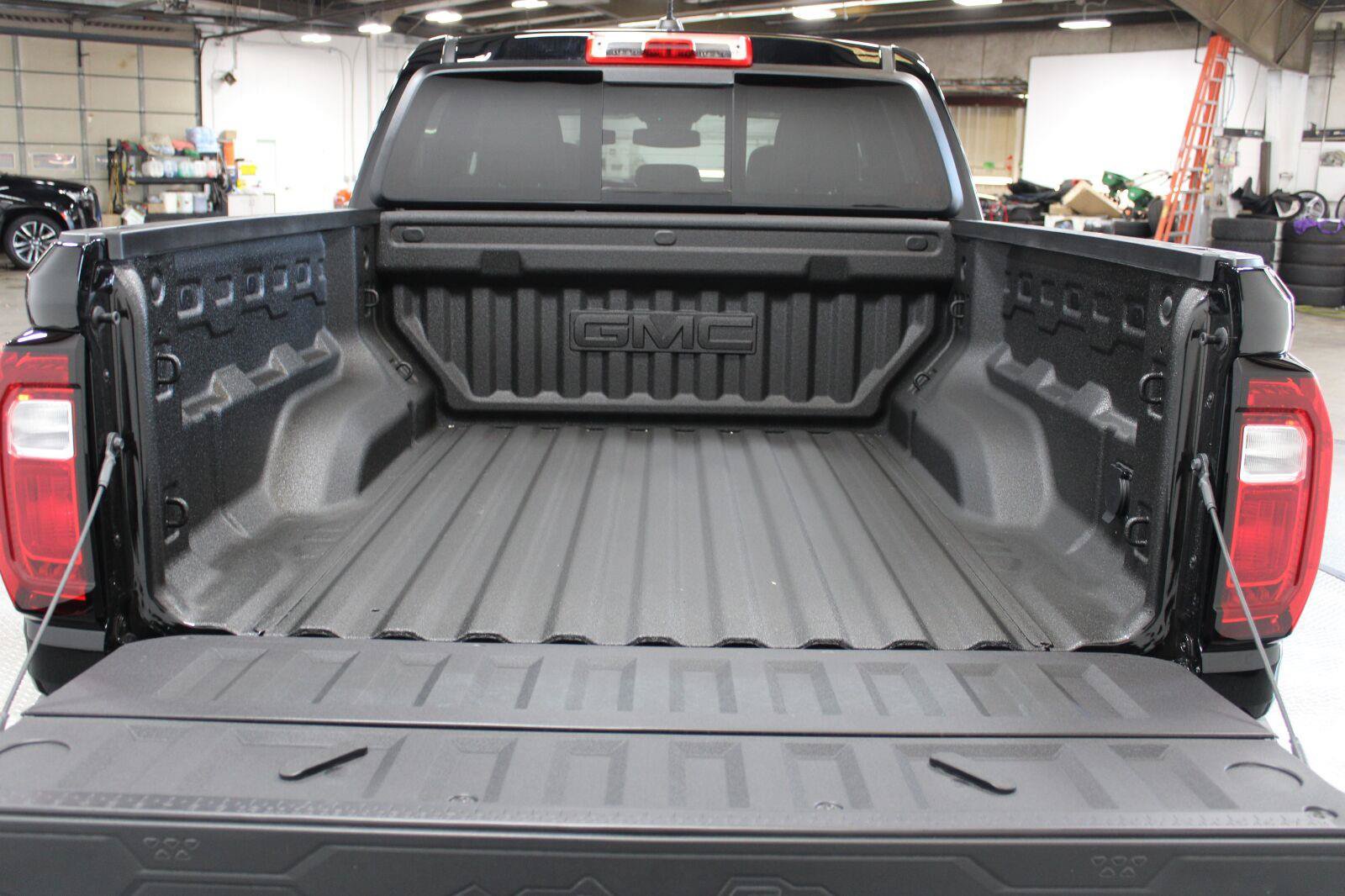 New 2026 GMC Canyon Denali w/ LPO, Denali Black Edition AWD/4WD image 21