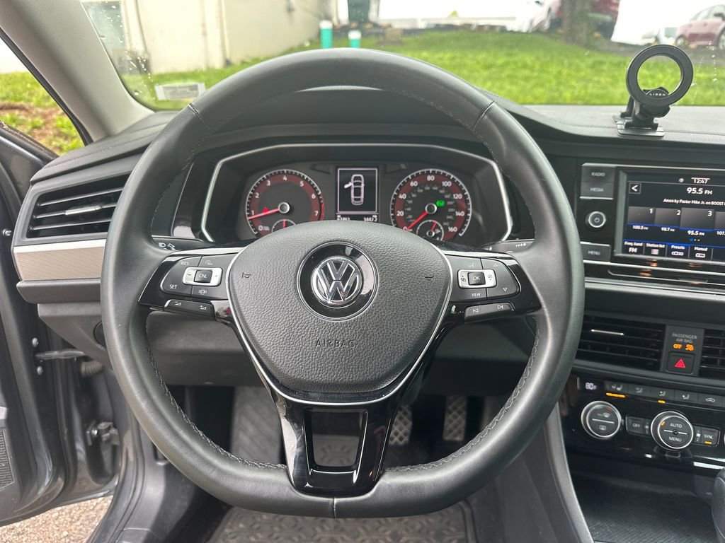 Used 2020 Volkswagen Jetta SE w/ SE Cold Weather Package FWD image 9