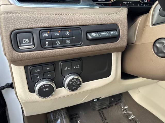 Used 2023 GMC Yukon XL Denali AWD/4WD image 28