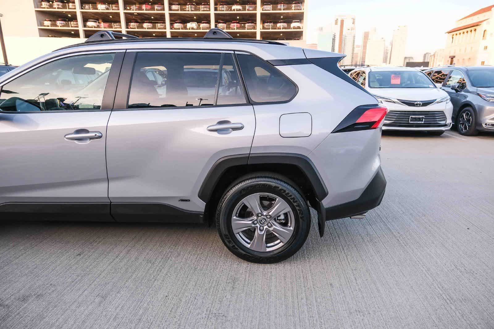 Certified 2025 Toyota RAV4 LE AWD/4WD image 8