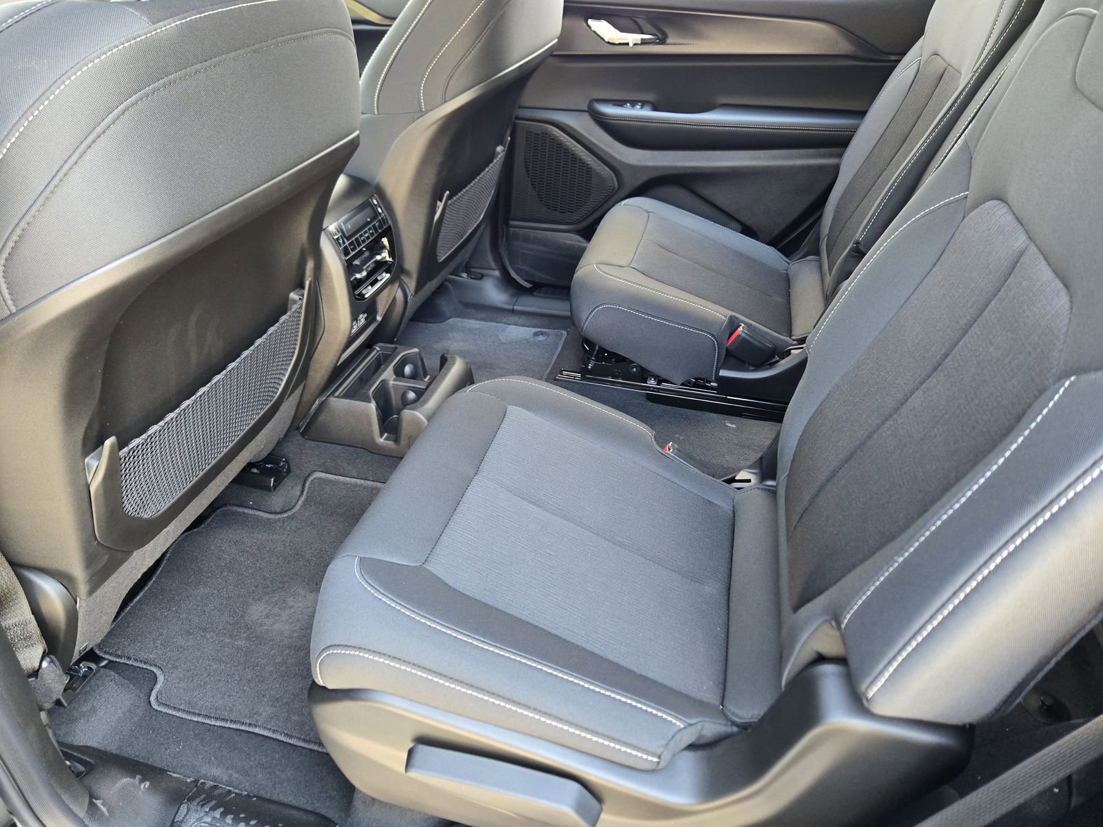 New 2025 Jeep Grand Cherokee L Laredo image 23