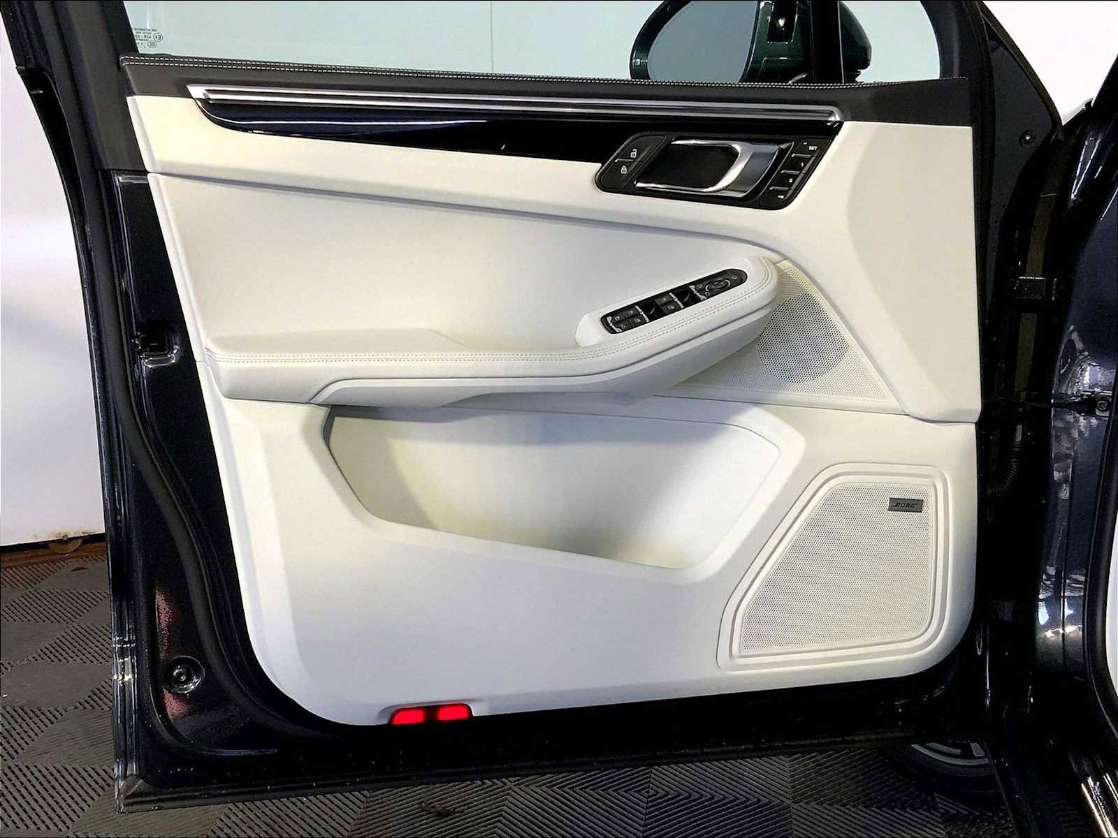 Certified 2023 Porsche Macan S AWD/4WD image 25