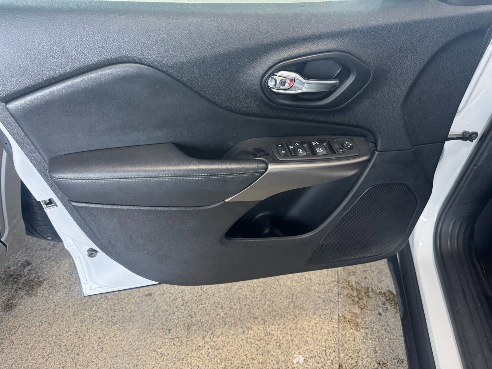 Used 2021 Jeep Cherokee Latitude Lux image 15