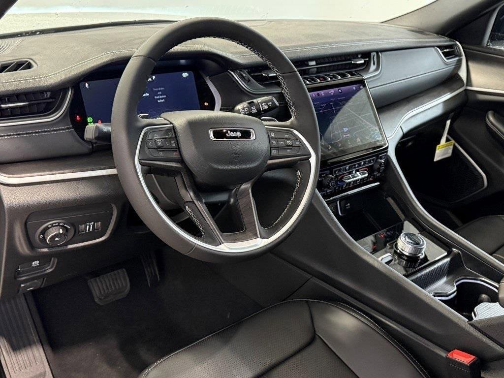 New 2025 Jeep Grand Cherokee Limited w/ Luxury Tech Group II image 18