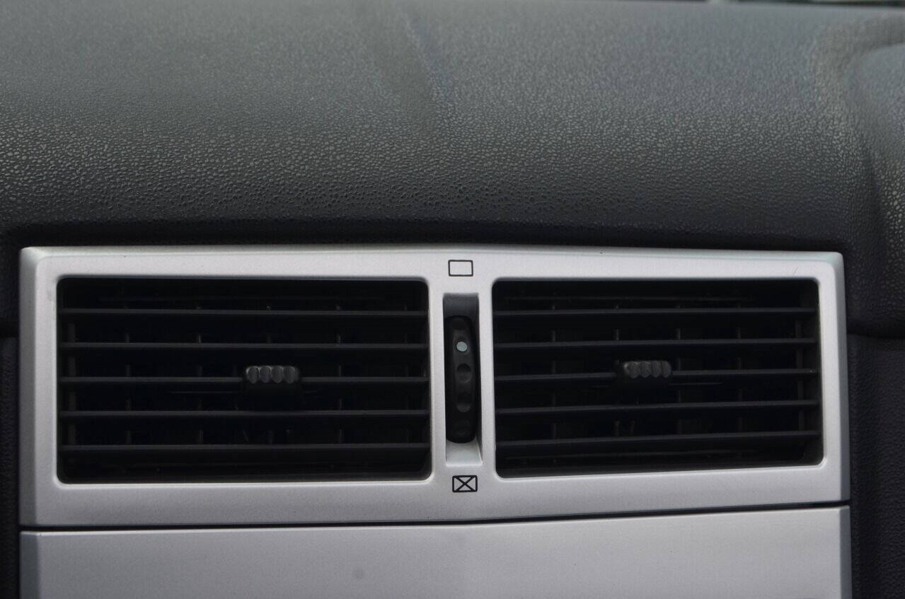 Used 2005 Chrysler Crossfire Limited image 28