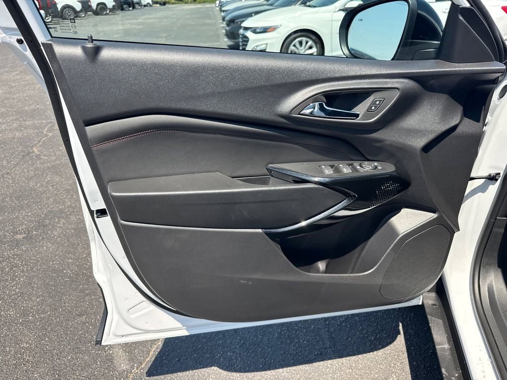 New 2026 Chevrolet Trax RS FWD image 11