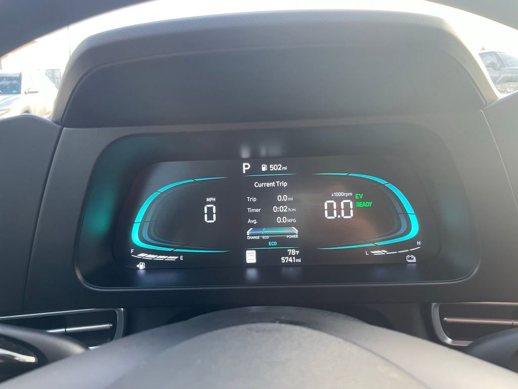 Used 2025 Hyundai Elantra Blue image 22