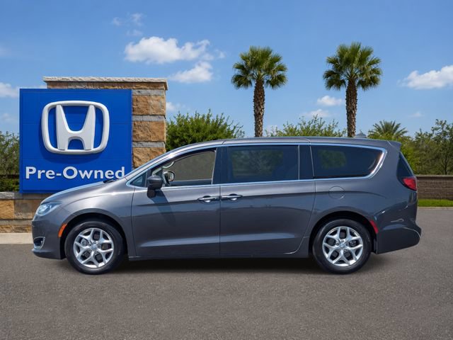 Used 2018 Chrysler Pacifica Touring Plus w/ Tire & Wheel Group FWD image 3