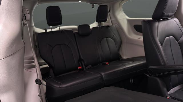 Used 2022 Chrysler Pacifica Touring-L image 26