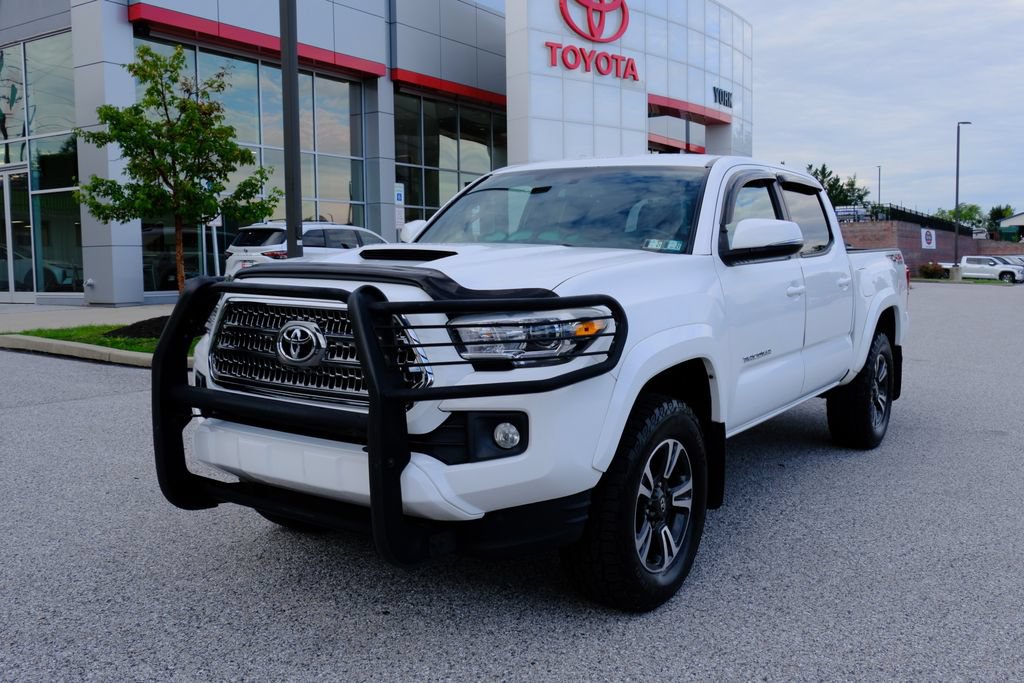 Used 2017 Toyota Tacoma TRD Sport w/ Tow Package (A/T) AWD/4WD image 7