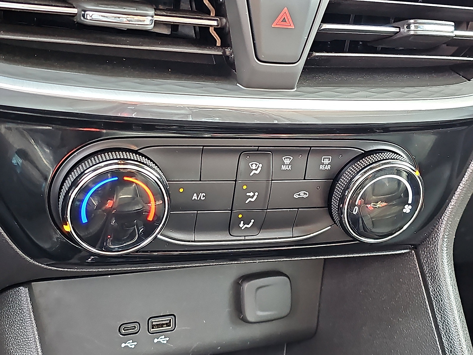 Used 2024 Buick Encore GX Sport Touring image 16