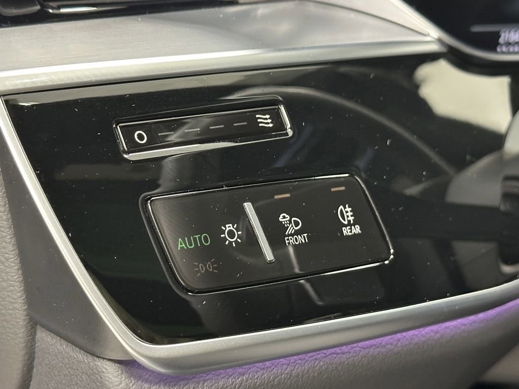 Used 2025 Audi S8 image 36