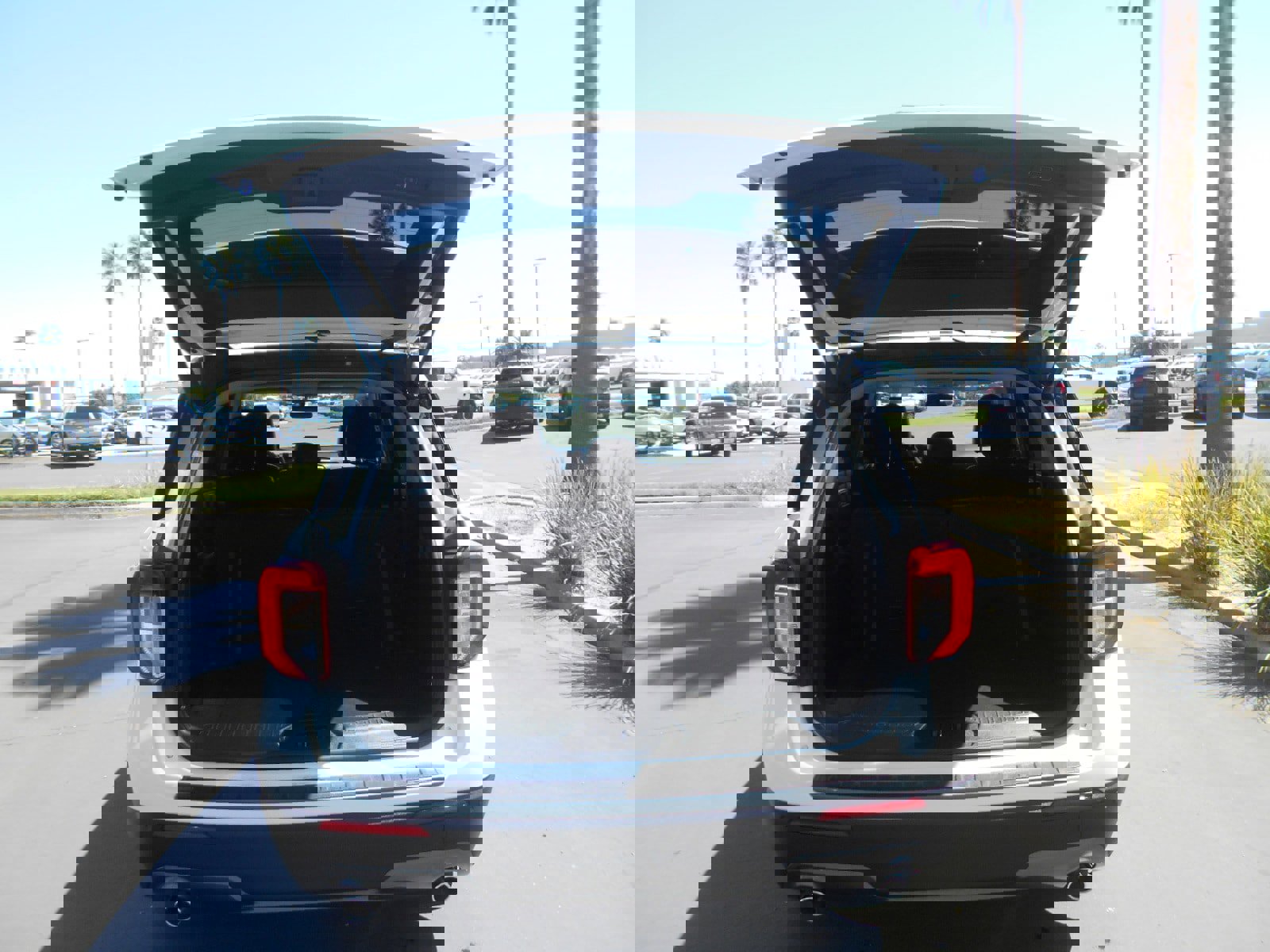 Used 2023 Ford Explorer XLT w/ Equipment Group 202A image 5