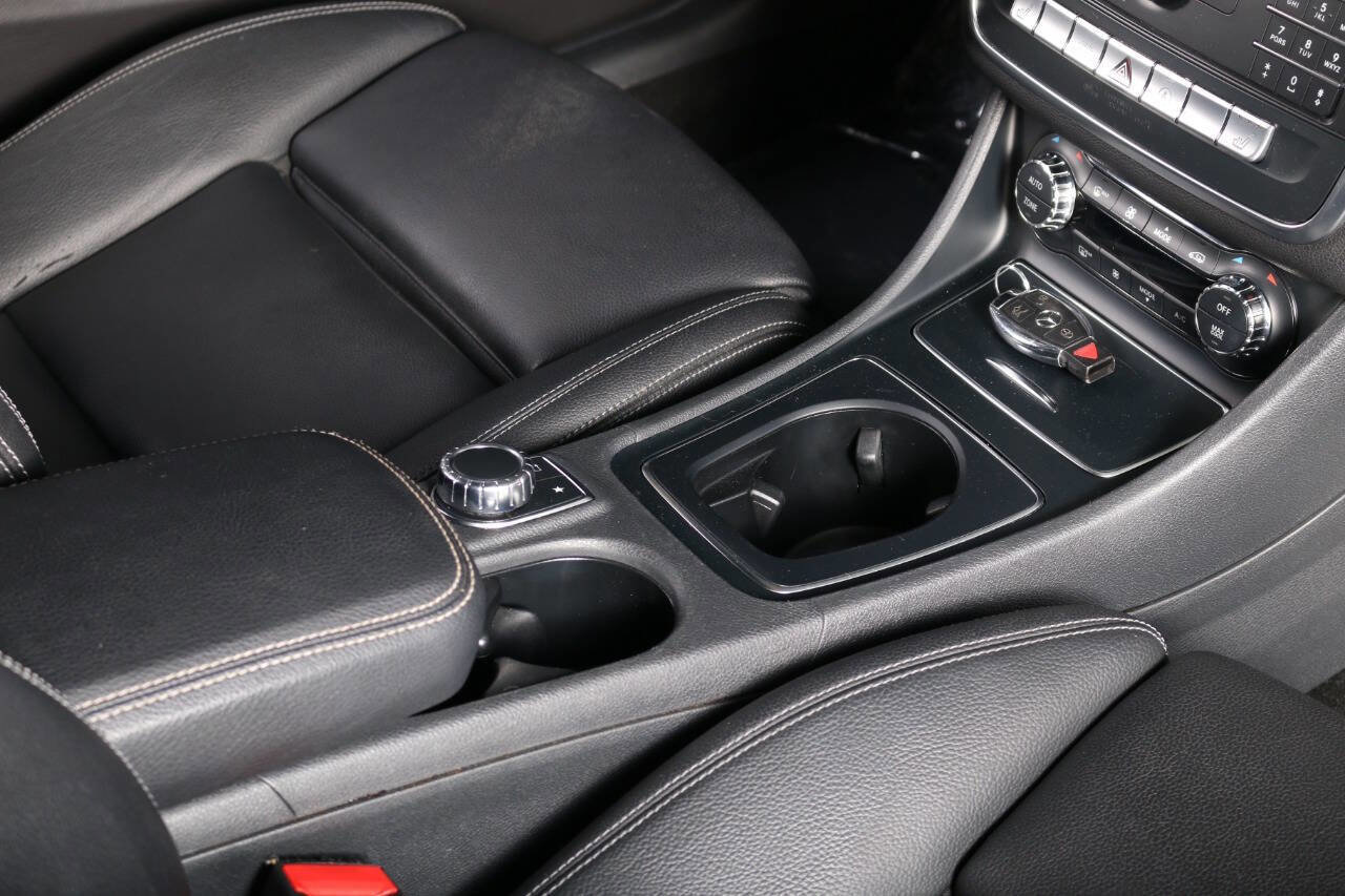 Used 2018 Mercedes-Benz CLA 250 4MATIC image 31