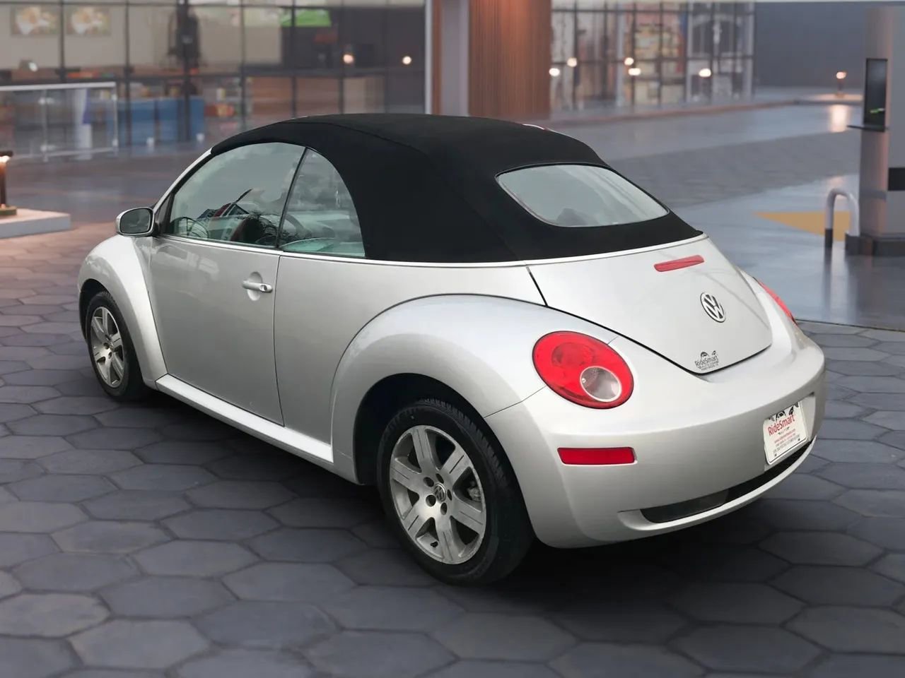 Used 2006 Volkswagen Beetle Convertible w/ Package 1 image 4