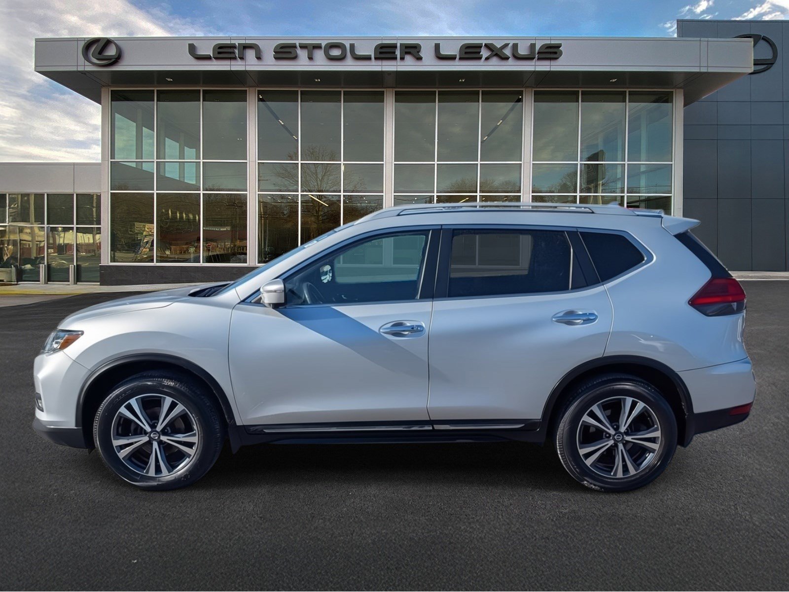 Used 2017 Nissan Rogue SL w/ SL Premium Package image 6