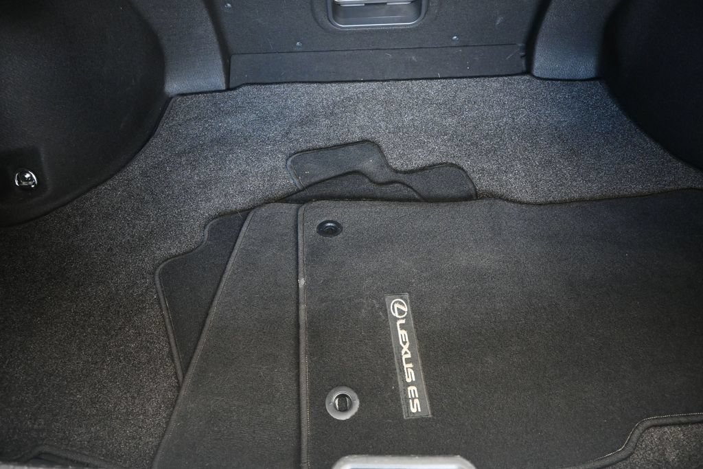 Certified 2021 Lexus ES 300h w/ Accessory Package FWD image 20