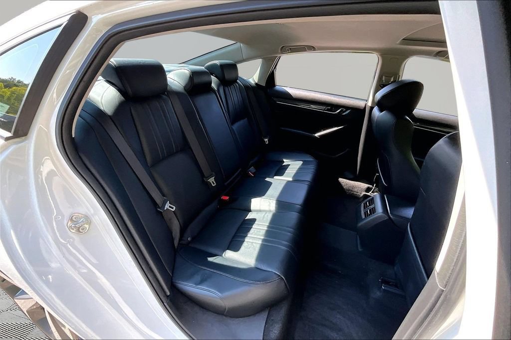 Used 2018 Honda Accord Touring image 19