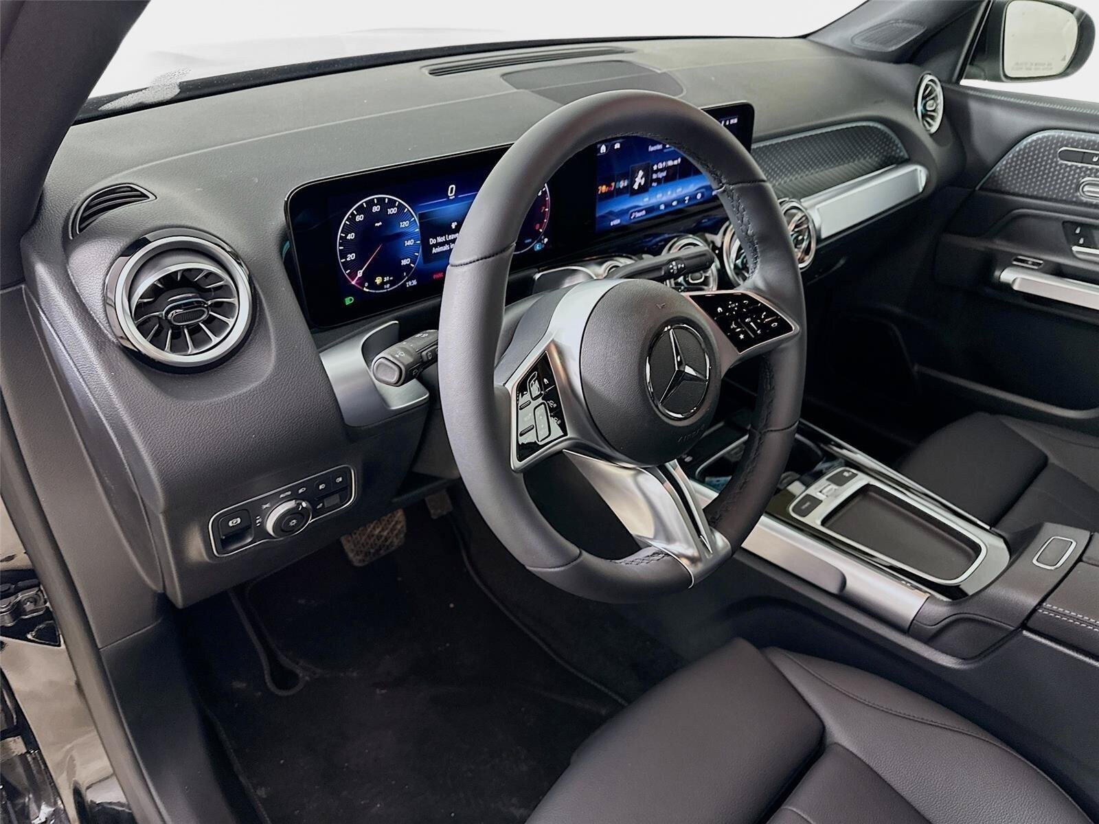 Used 2026 Mercedes-Benz GLB 250 4MATIC image 9