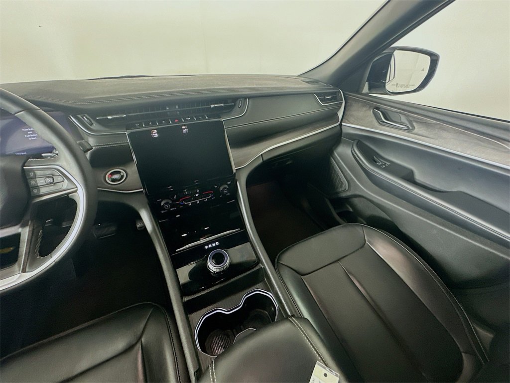 Used 2024 Jeep Grand Cherokee Limited image 11