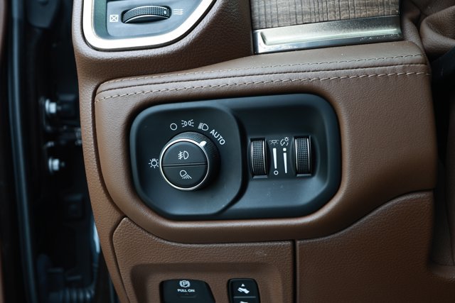Used 2019 RAM 1500 Limited AWD/4WD image 16