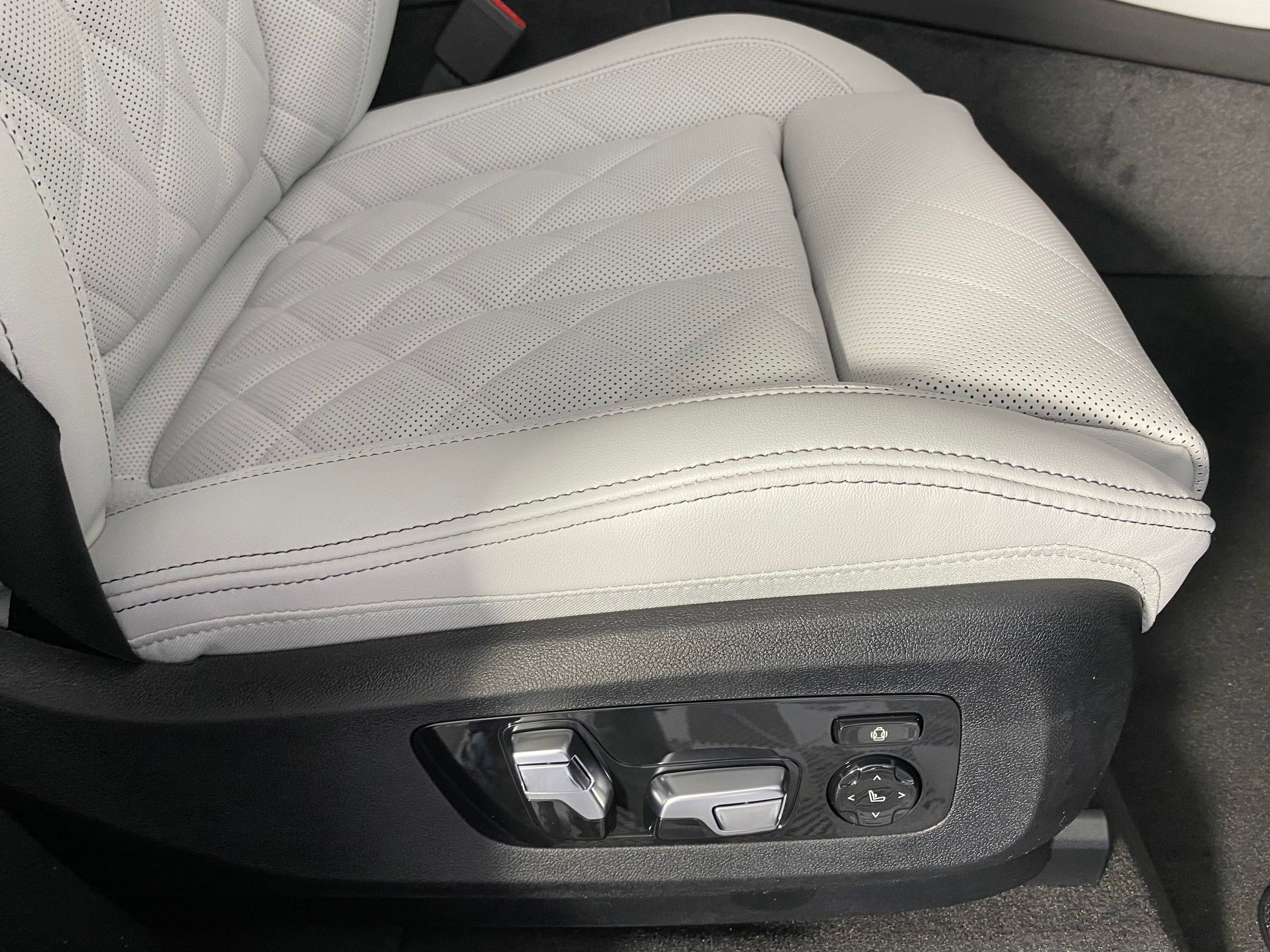 New 2026 BMW X5 sDrive40i w/ Climate Comfort Package image 33