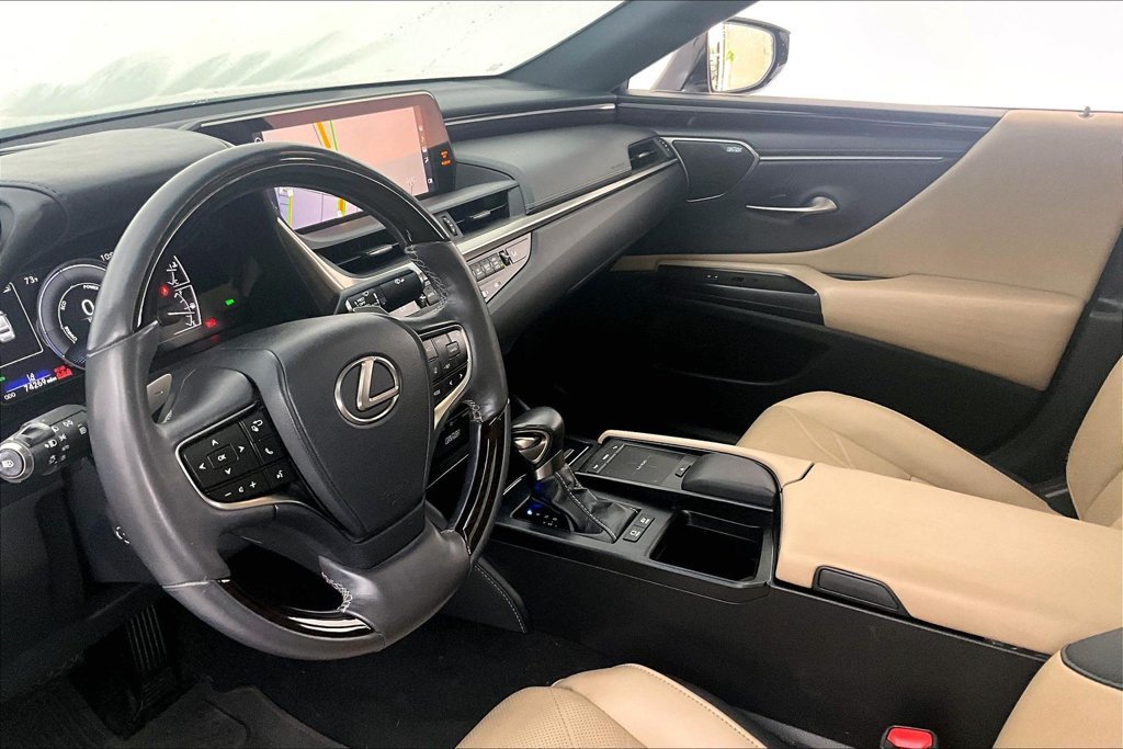 Used 2020 Lexus ES 300h Ultra Luxury w/ Accessory Package 2 FWD image 15