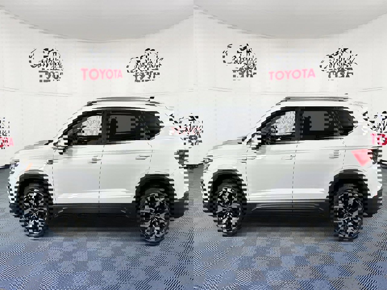 Used 2022 Volkswagen Taos SEL image 4