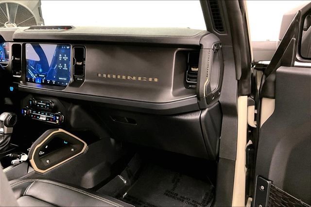 Used 2025 Ford Bronco Badlands image 16