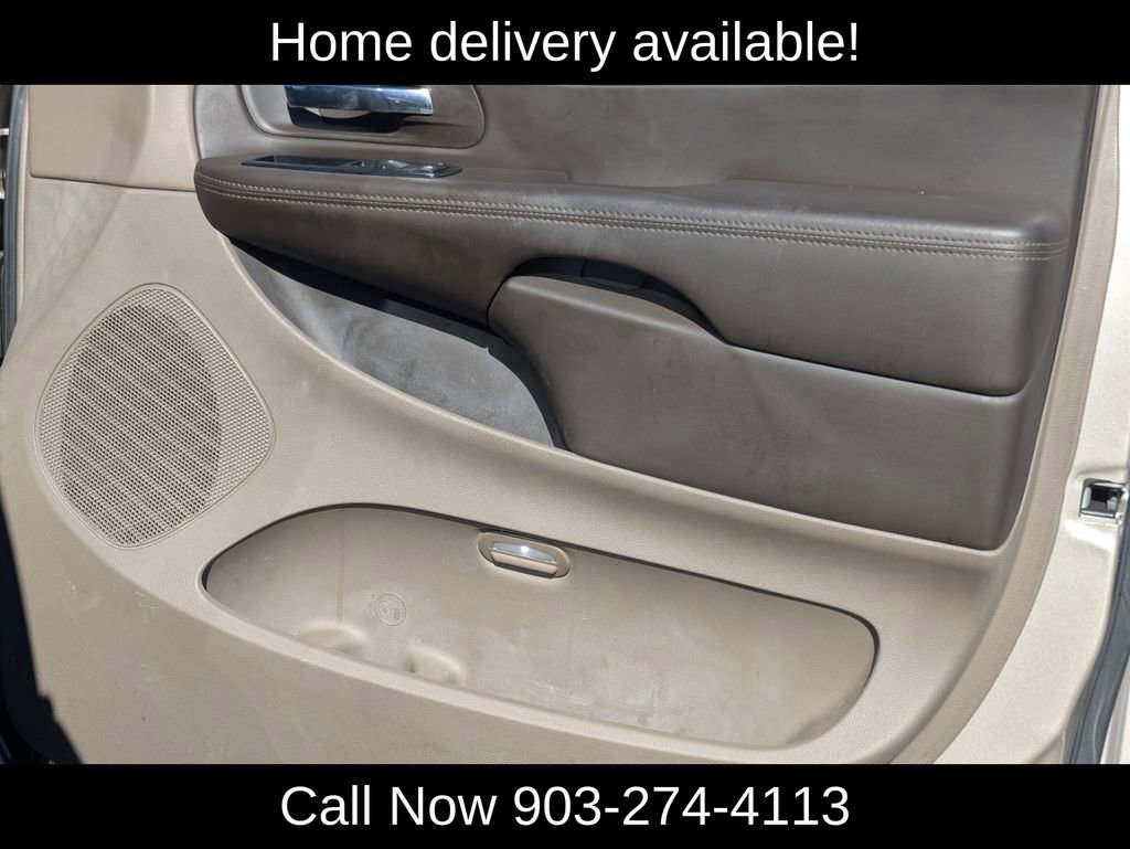 Used 2014 Chrysler Town & Country Touring-L w/ Driver Convenience Group image 36