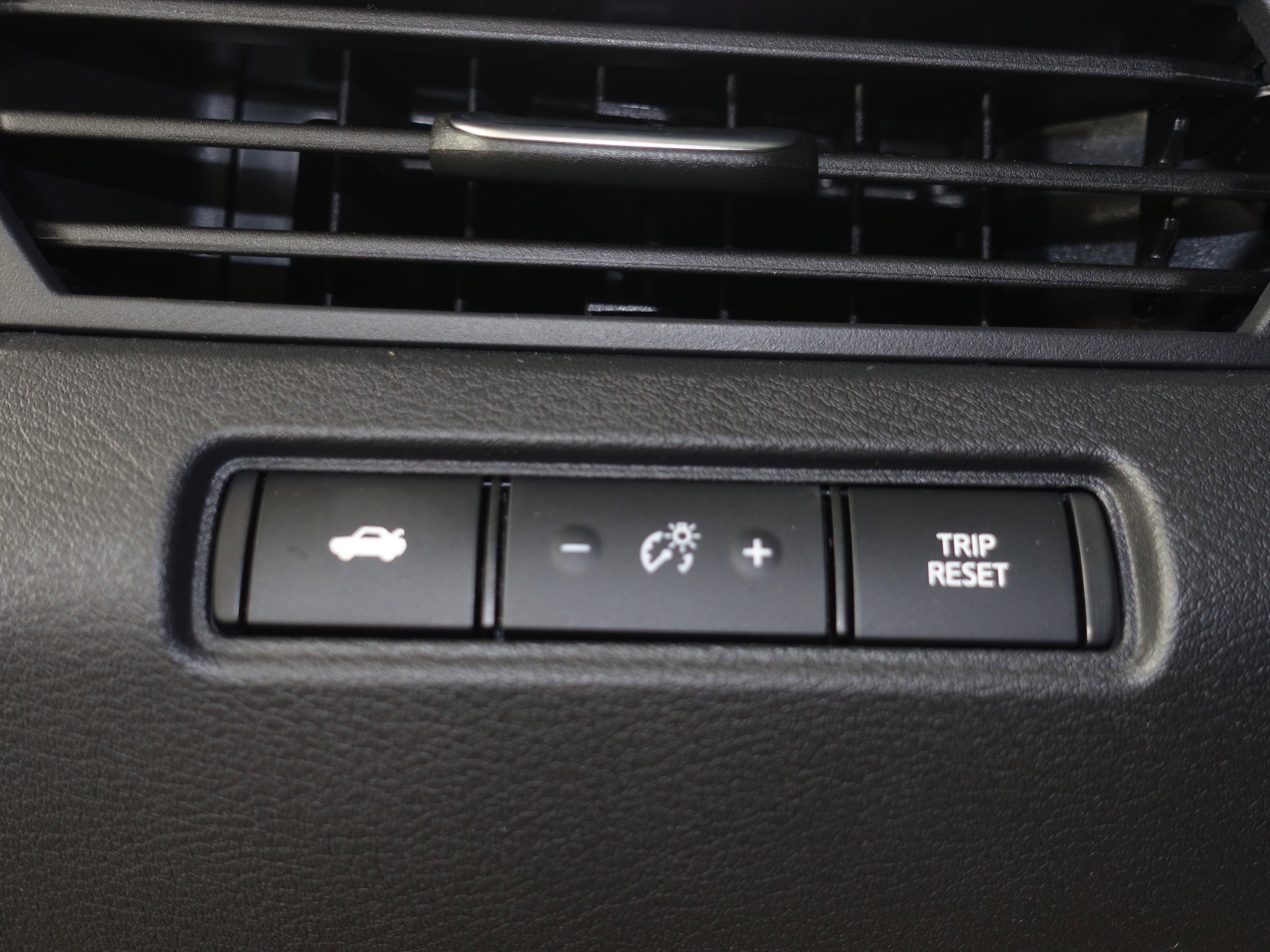 New 2025 Nissan Altima 2.5 SR image 32